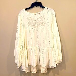 Wonderly Curvy Flowy Long Sleeve Top